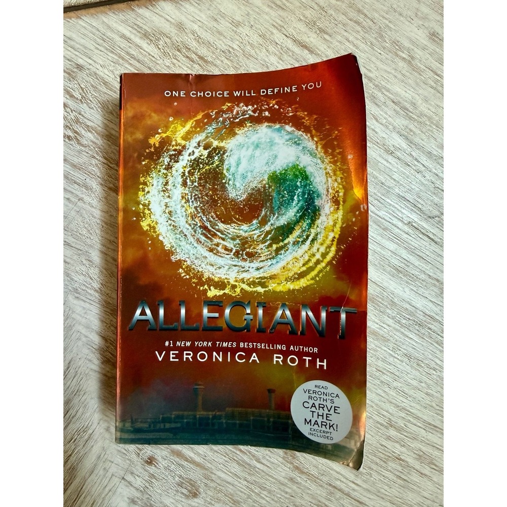 Allegiant (Divergent Series Book 3) paperback by Veronica Roth